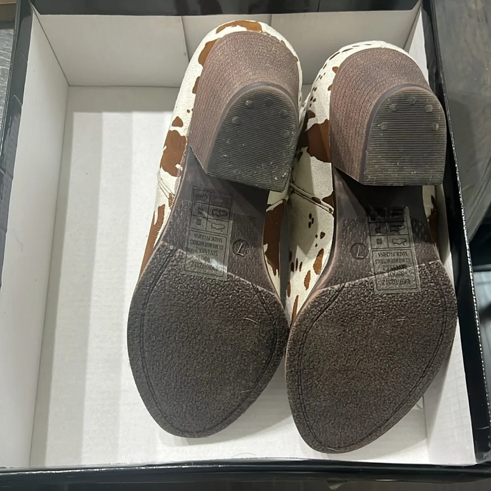 Brand New Size 7 Pierre Dumas Savanna Beige Combo (Cow Print) Booties - Picture 4 of 5